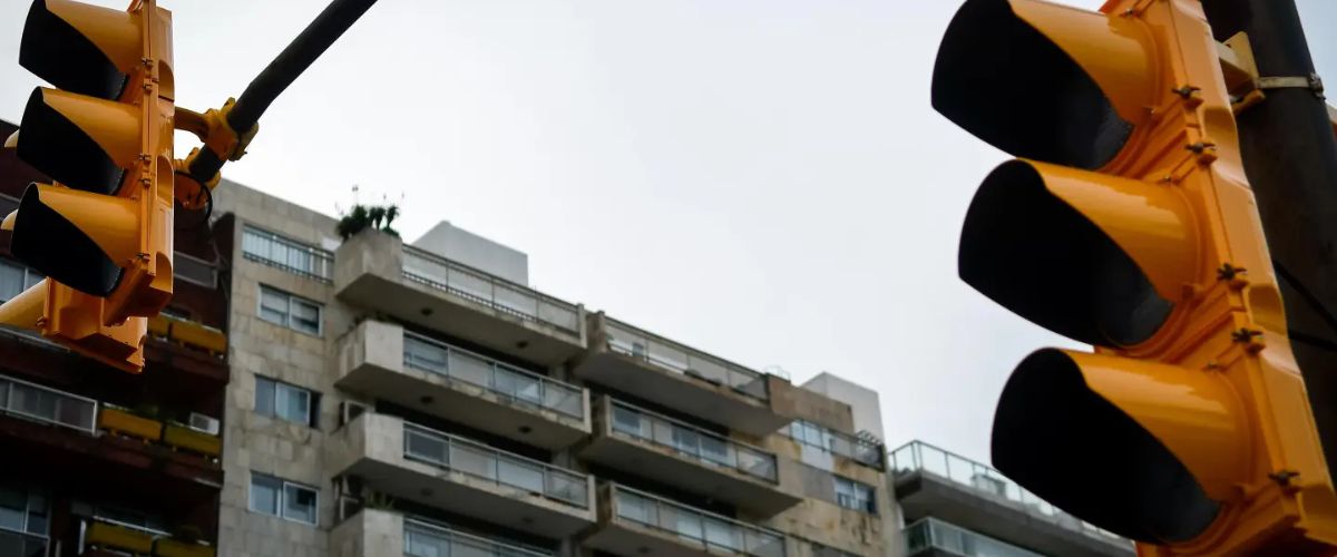 La trastienda del interruptor: cómo la ciencia uruguaya previene apagones masivos